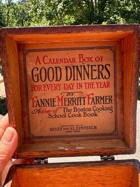 ANTIQUE RECIPE BOX